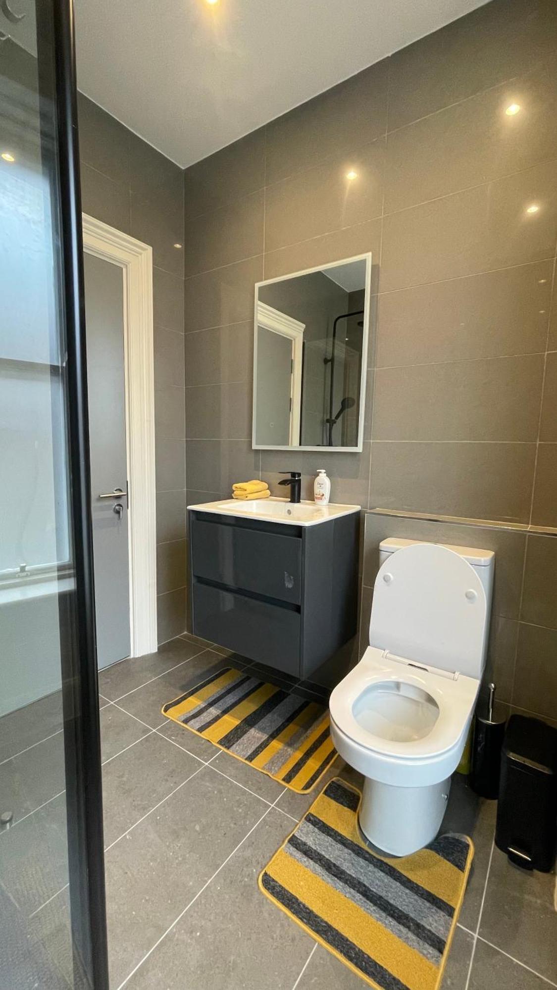 Spire Entire Apartment No Kitchen Dublin Exterior foto